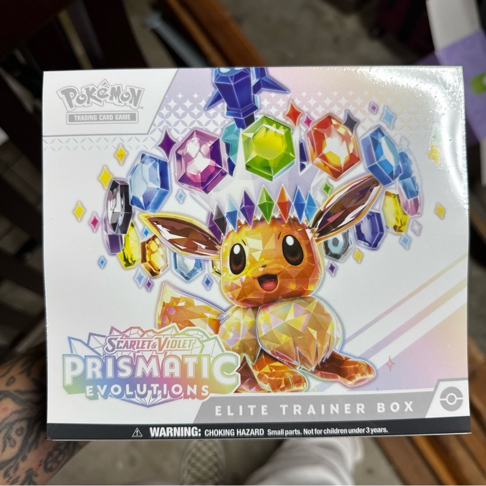 Pokémon Prismatic Evolutions Elite Trainer Box